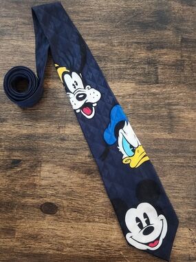 Vintage Men's Disney Navy Blue 100% Silk Tie with Mickey, Donald & Goofy